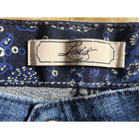 Woman’s Levi Capri Jeans Size 12 - Picture 6 of 10